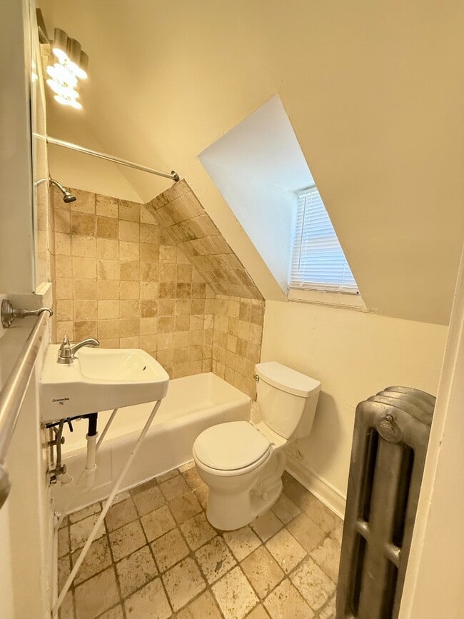 Building Photo - Unique Top floor Studio Apartment in Eclectic Capitol Hill House, Utilities Included!  Available ...