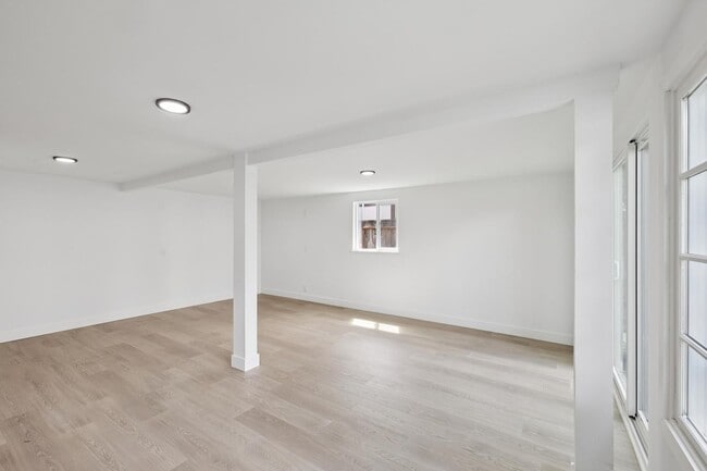 Building Photo - Newly Renovated Historic 1-Bedroom in Downtown North (Palo Alto)