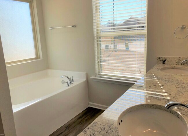 Building Photo - 9050 Bellewood Pl