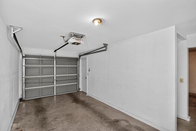 Building Photo - 137 Pepper Ridge Cir