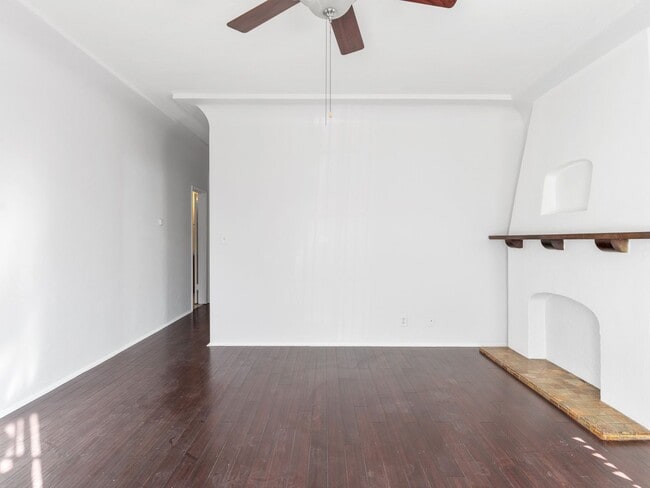 Interior Photo - 432-446 Walnut Avenue