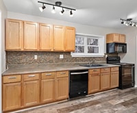 Building Photo - 3 Bedroom With Office And Fenced Yard