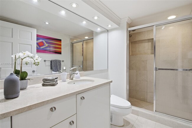 Building Photo - 16500 Collins Ave