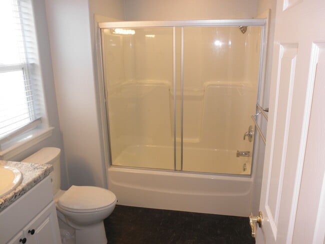 Building Photo - Extra features