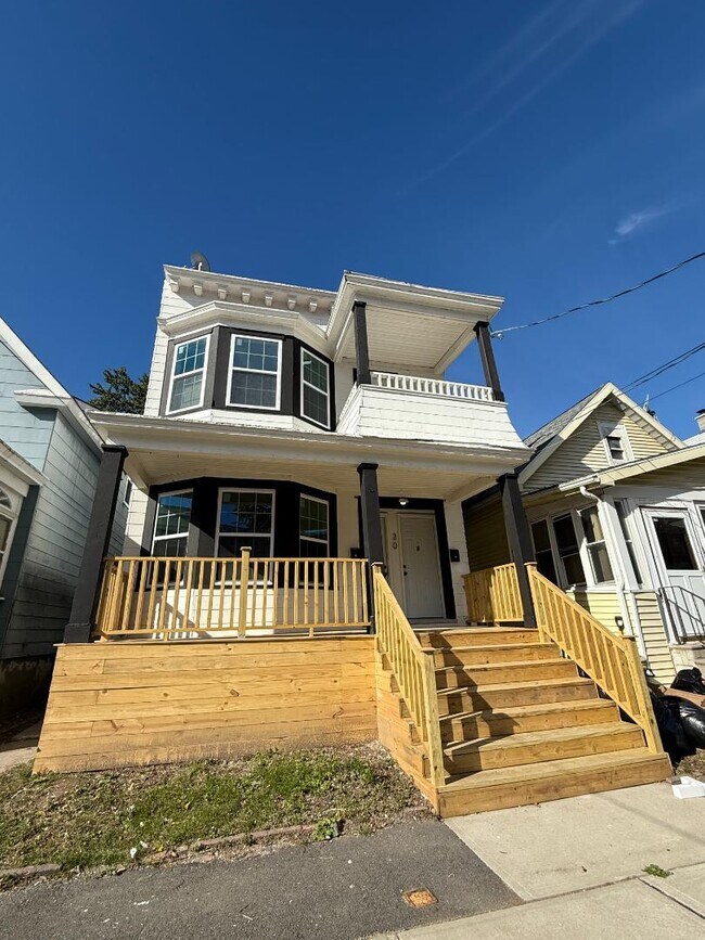 Building Photo - 30 Slingerland St