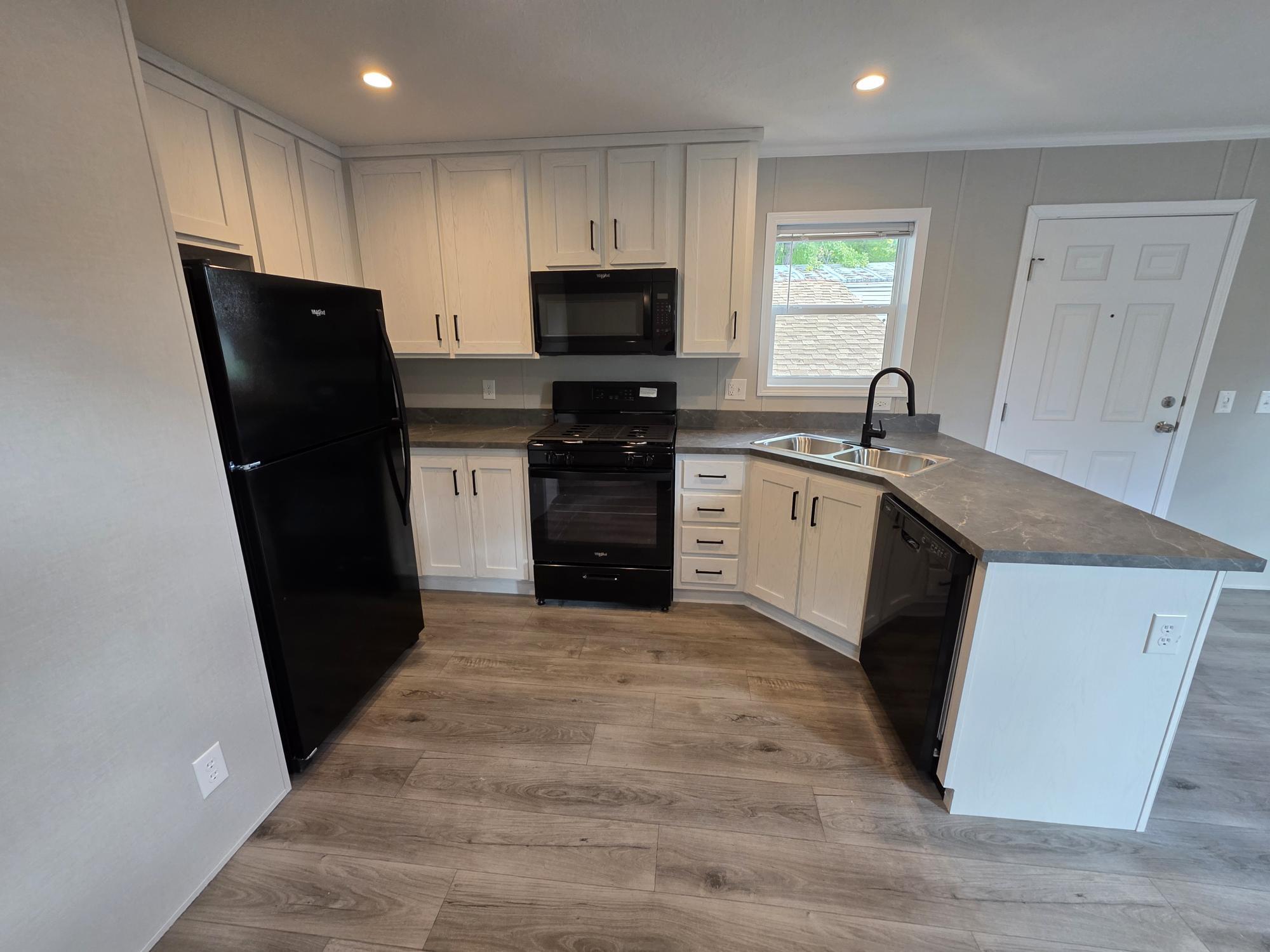 Building Photo - 16 Thomas Ln