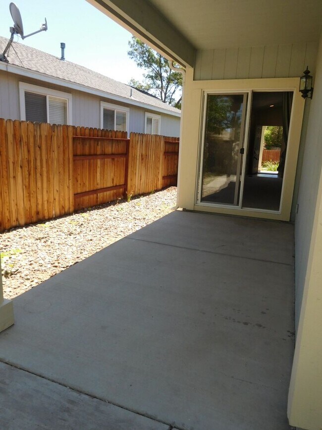 Building Photo - Damonte Ranch Single Level Home