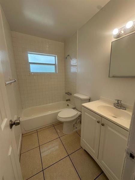 Building Photo - 5961 SW 41st St