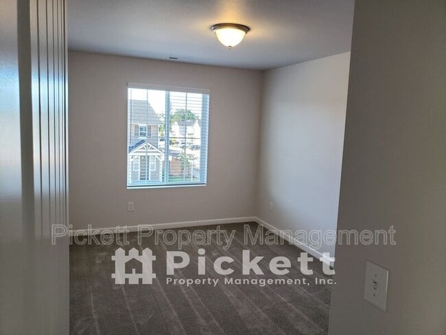 Building Photo - 4222 Andasio Loop SE