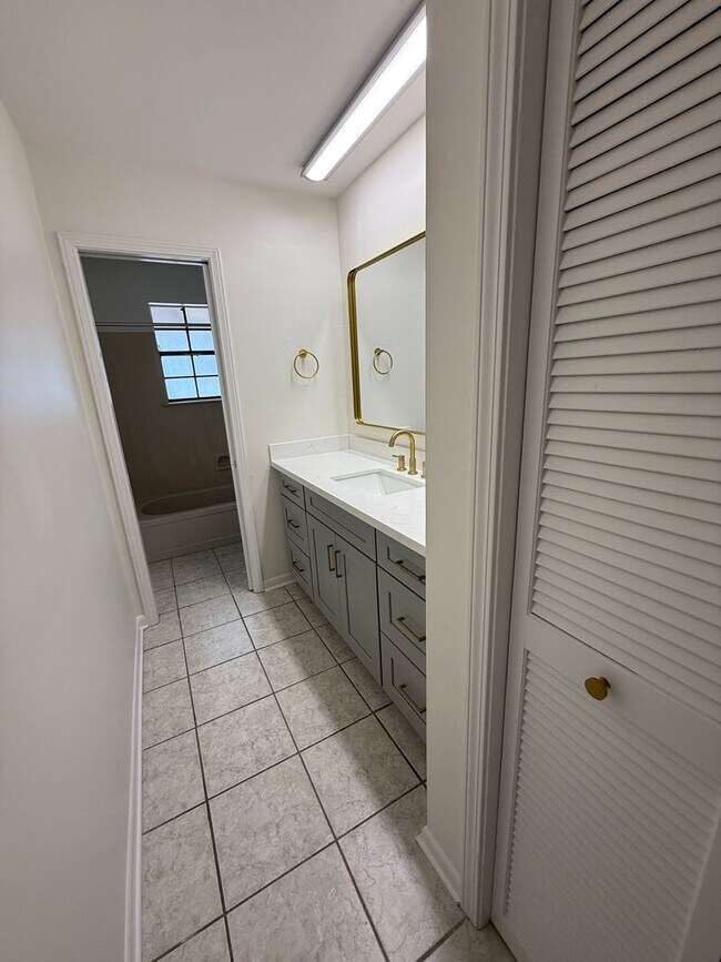 Building Photo - Must see this Beautiful Remolded 4 Bedroom 2.5 Bath Home in Walker