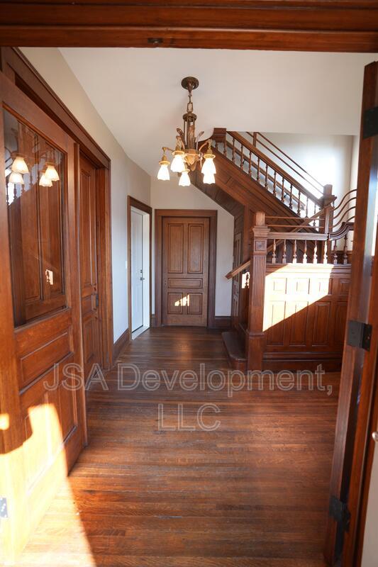 Building Photo - 519 E 3rd St