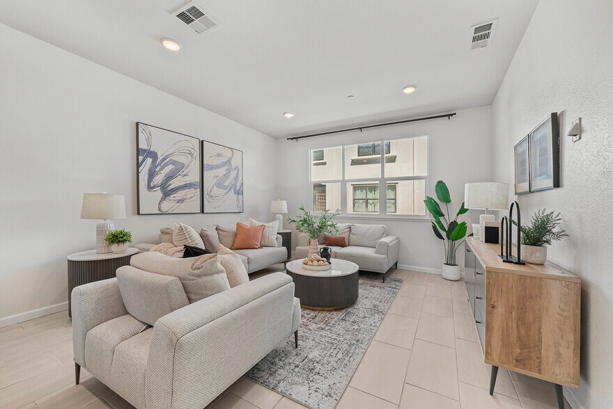 Building Photo - 382 Camarillo Ter