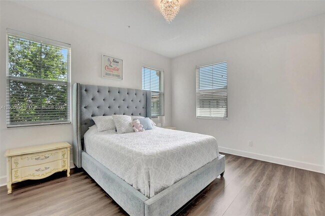 Building Photo - 6657 Quiet Wave Trl