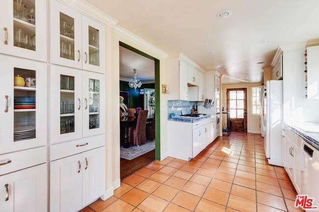 Building Photo - 3024 Angus St