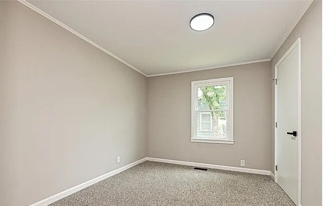 Building Photo - 225 Charlesvoix Ave