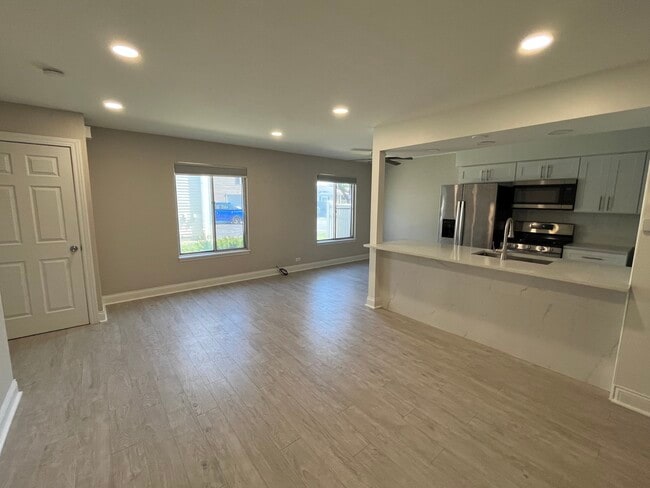 Building Photo - 1491 Quaker Ln