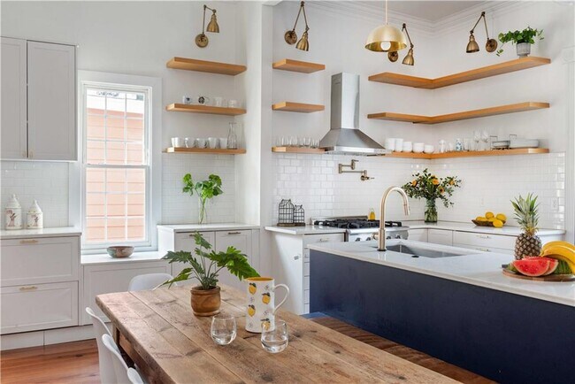 Building Photo - 383 Park Ave SE