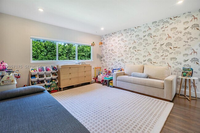 Building Photo - 510 Bargello Ave