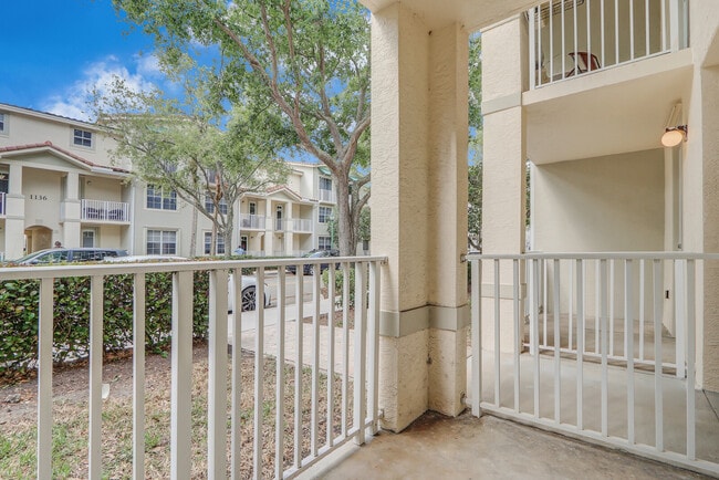 Building Photo - 1139 Town Center Dr