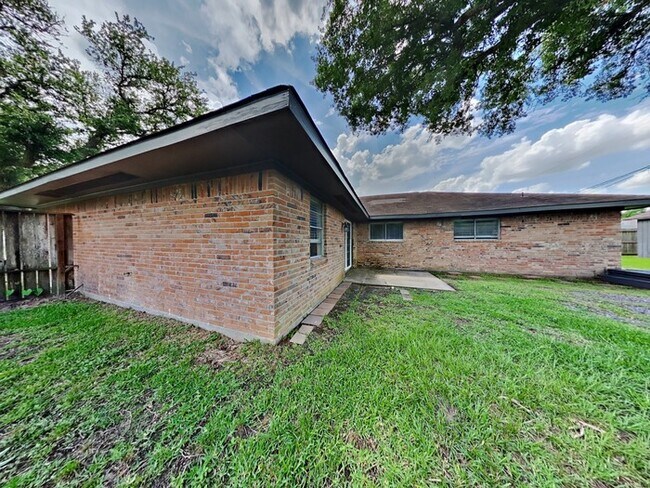 Building Photo - 758 E Princeton Ln