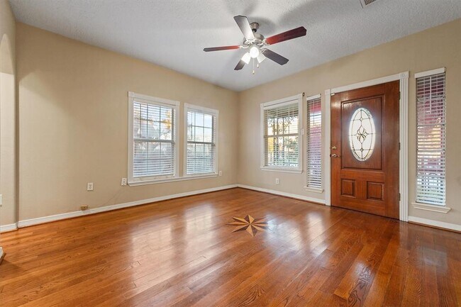 Building Photo - 1615 Airline Dr