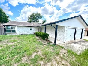 Building Photo - *COMING SOON* 3BR/2BA with Fireplace & 2-Car Garage!