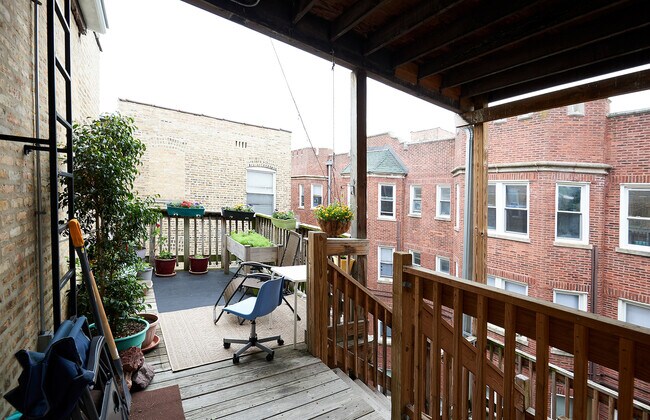 Building Photo - 1609 W Farwell Ave
