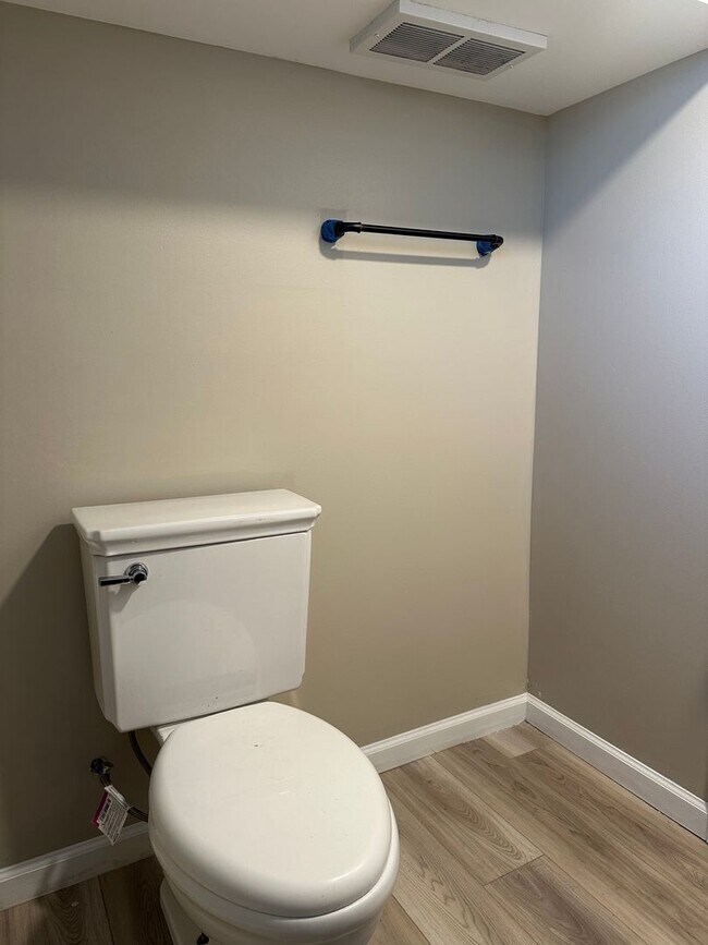 Building Photo - 4 Bedroom 3 Full Bathroom Home for Rent in...