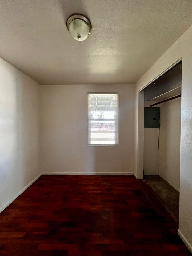 Building Photo - c1604