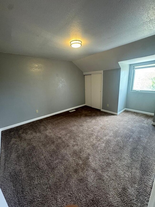 Building Photo - Remodeled 4 bedroom in Trinidad!