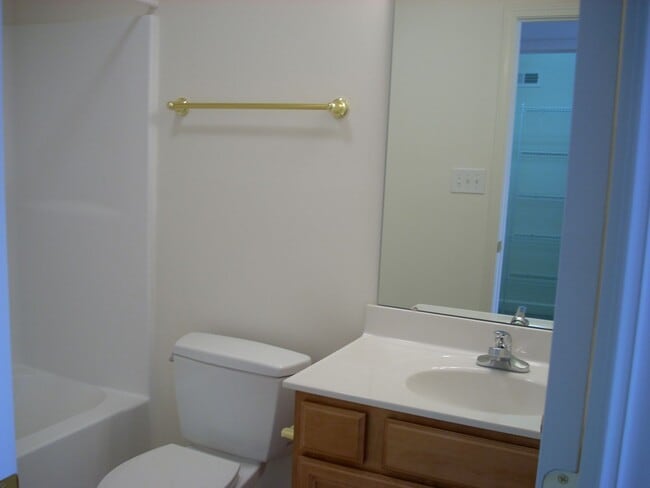 Building Photo - 1353SF 2BR 2.5BA w/garage