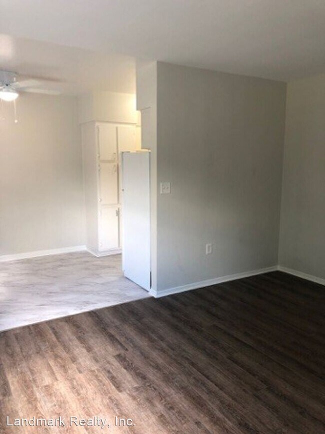 Building Photo - 9 E Deer Park Dr