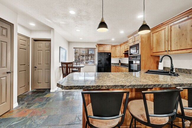 Building Photo - 3521 N Fox Run Dr
