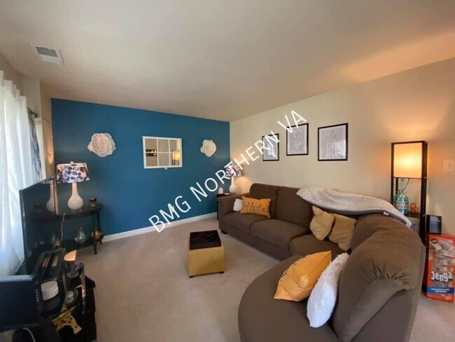 Building Photo - 3866 Manzanita Pl