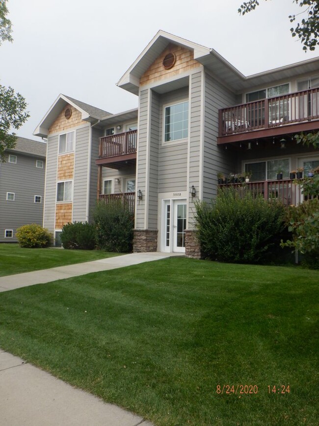 Building Photo - Adorable 2 Bedroom Apartment