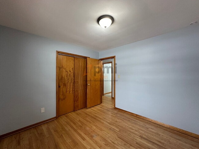 Building Photo - 202 E 68th Pl