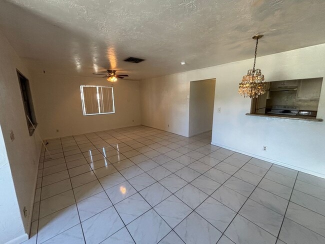 Building Photo - 4 Bedroom 1 1/2 Bathroom Single Family House