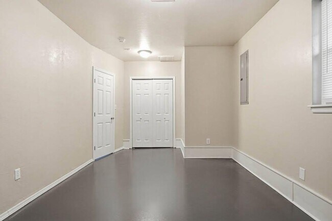 Building Photo - 3717 N Eagle Ln