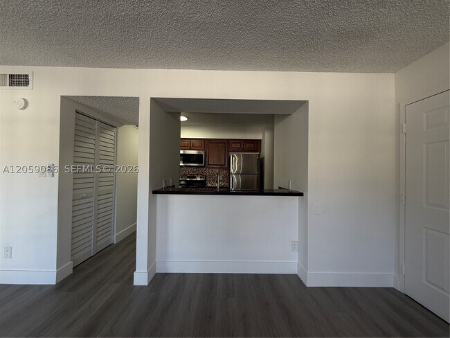 Building Photo - 510 S Park Rd