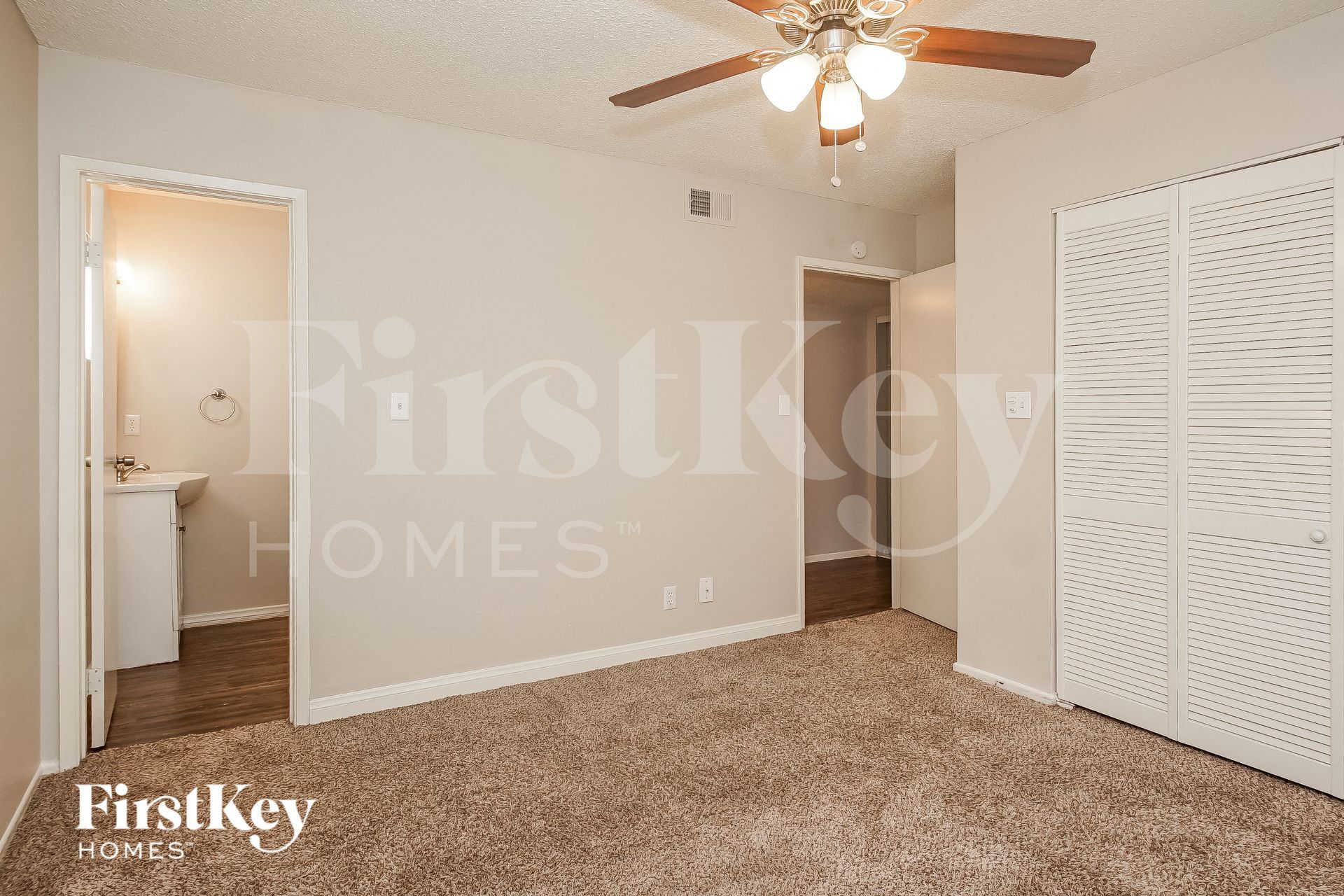 Building Photo - 5260 Saratoga Dr