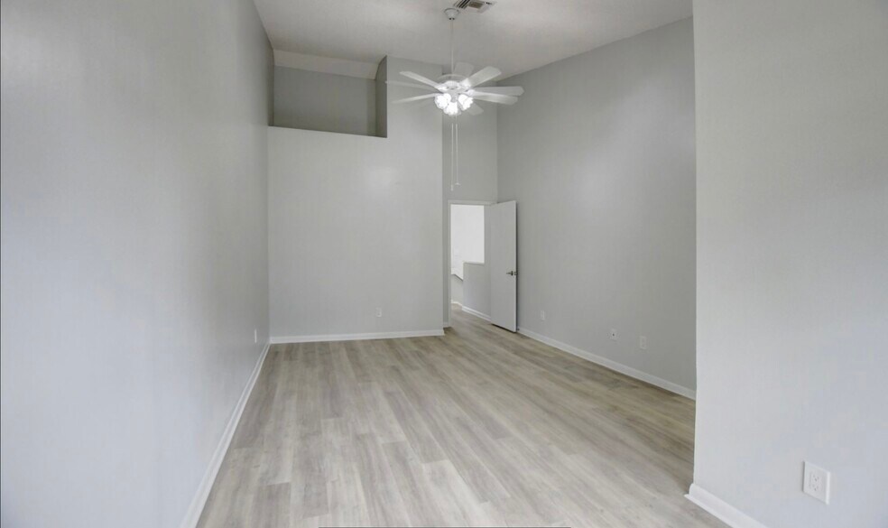 Building Photo - 5286 Sapphire Vly