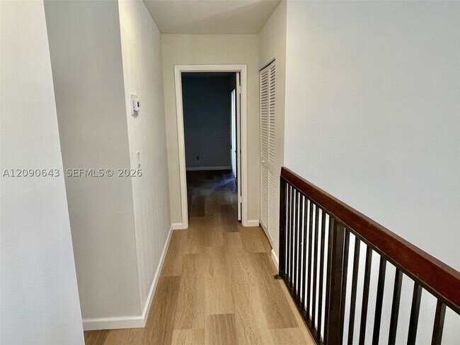 Building Photo - 2160 Bayberry Dr