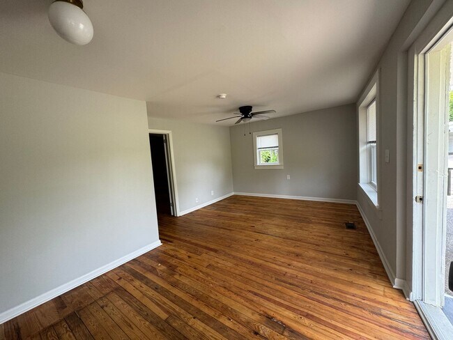 Building Photo - 1 Bedroom with water and electric included close to downtown Morganton!