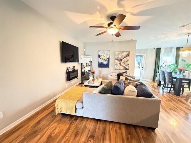 Building Photo - 1807 Emerson Ridge Dr