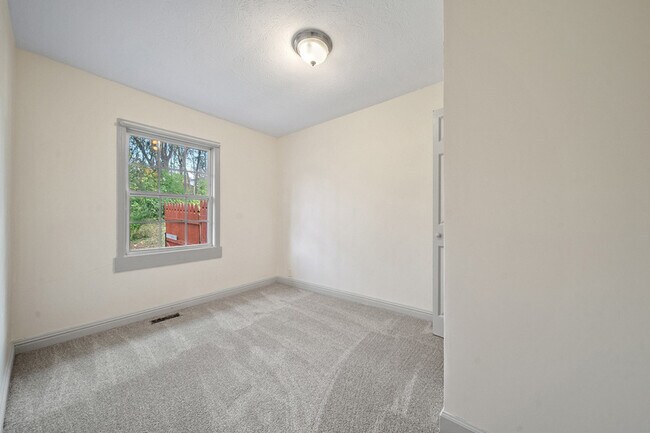 Building Photo - 150 Lawton Rd