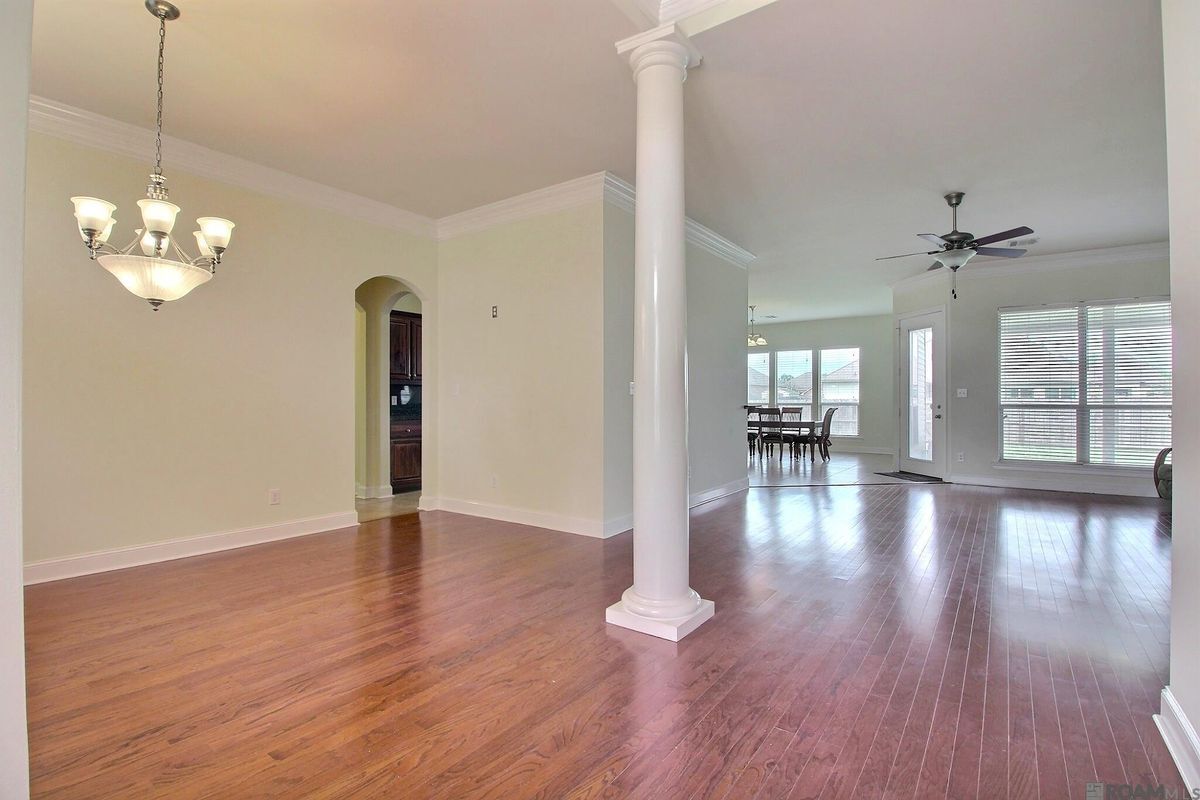 Building Photo - 20357 Chaumont Ave