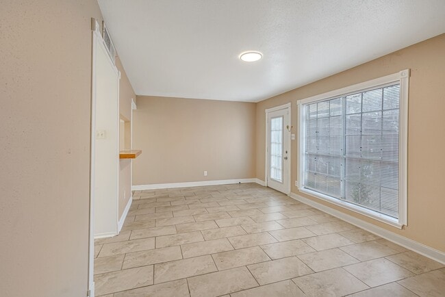 Building Photo - 1057 Willow Oaks Cir