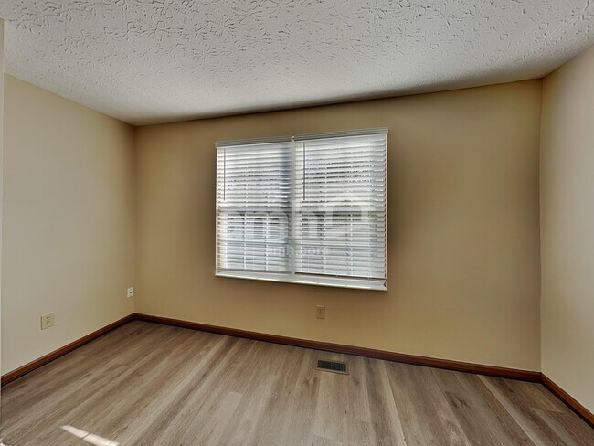 Building Photo - 8558 Rodebaugh Rd