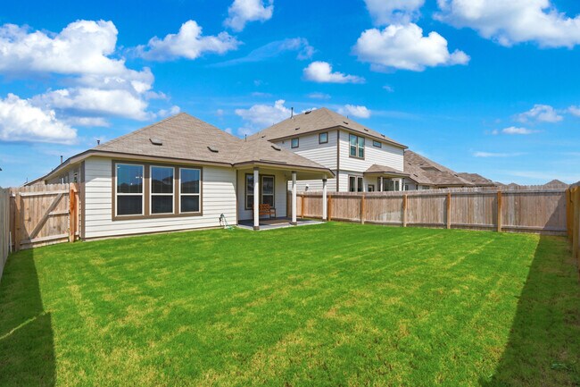 Building Photo - Bright 3-Bed Home with Island Kitchen, Private Patio, and Fenced Yard in New Braunfels