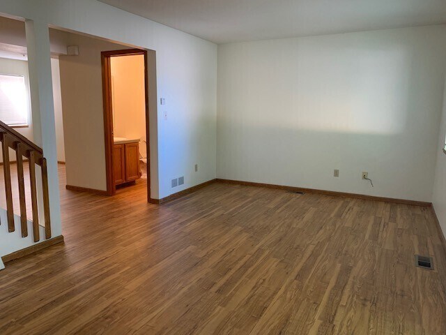 Building Photo - Lovely 3 Bed/2.5 Bath Townhome in Southwes...